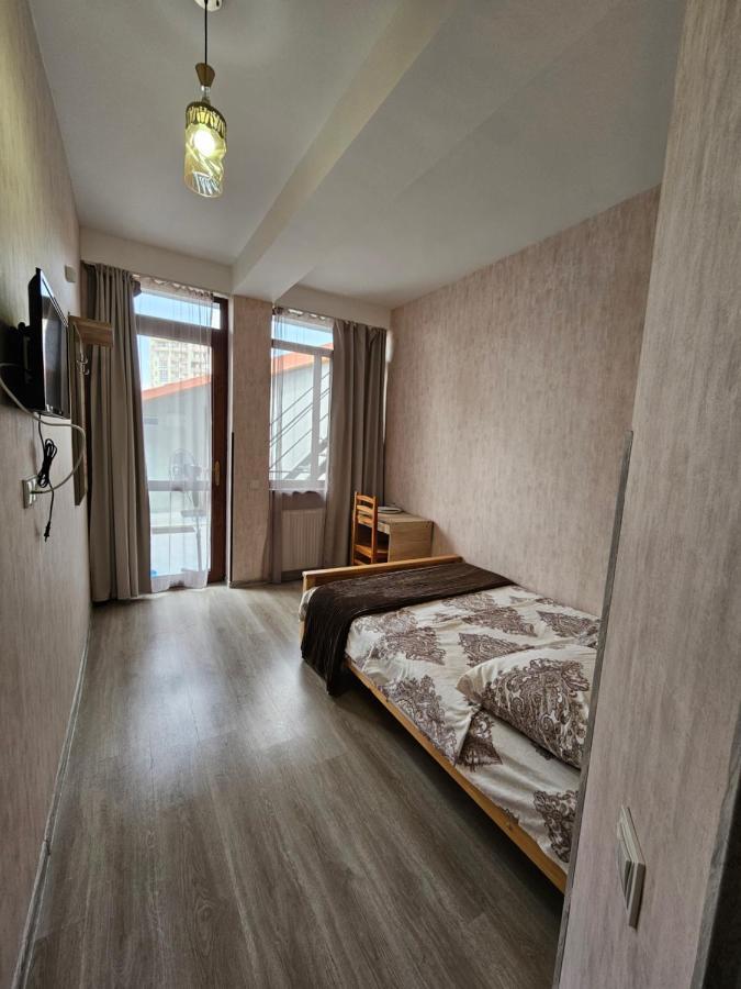 Hotel Tradicia Tiflis Oda fotoğraf